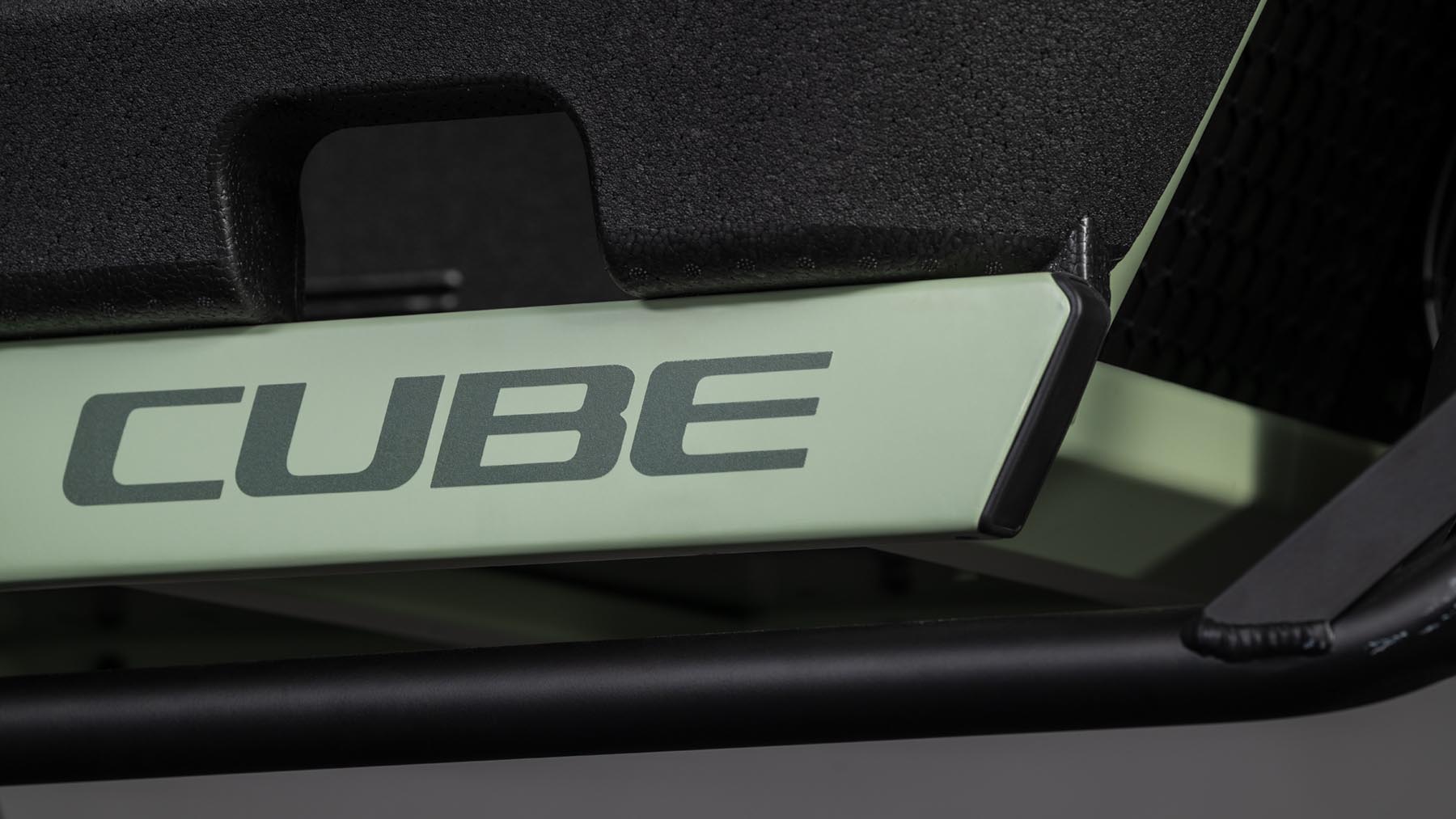 124401-Cube-Cargo-Hybrid-800-pea-n-reflex-2026-EBike-Lastenfahrrad-05