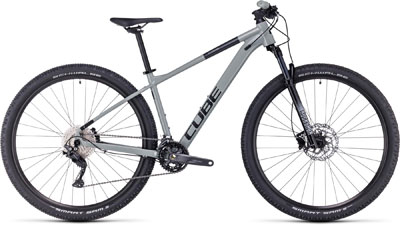 Cube Attention Hardtail Mountainbike in Grau.