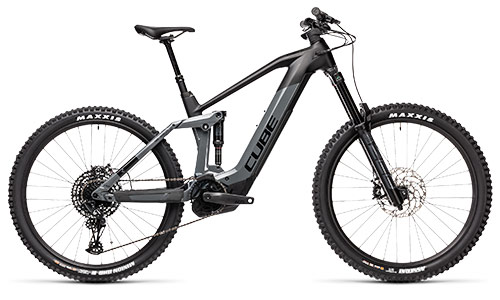 Ein graues Cube Stereo Hybrid 160 HPC Sl Mountainbike, mit schwarzen Details.