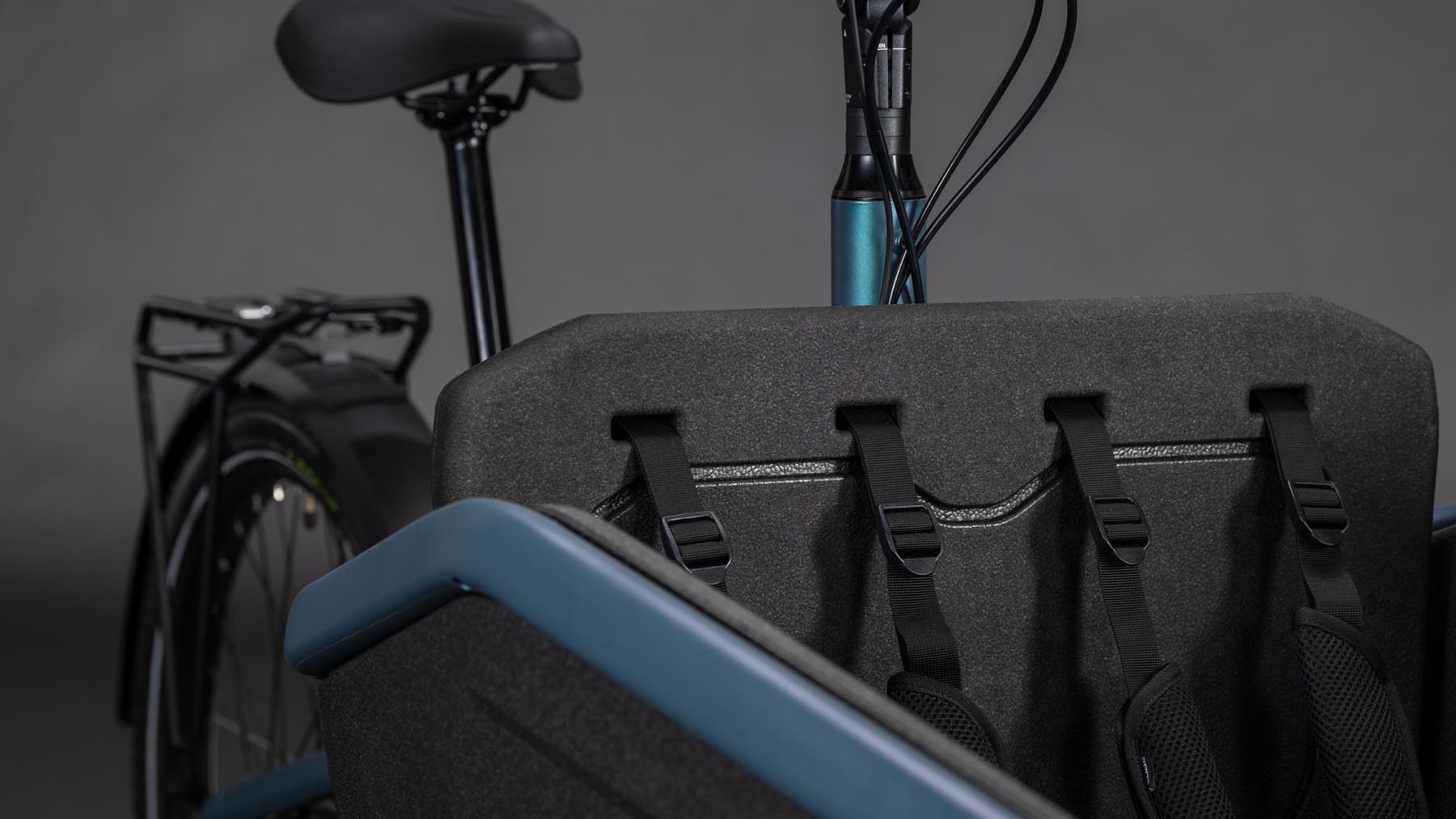 124201-Cube-Cargo-Hybrid-Comfort-Pro-Family-800-smaragdgrey-n-reflex-2026-EBike-Lastenfahrrad-05