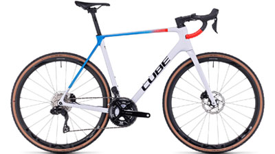 Cube Cross Race C:62 SLX Rennrad in Weiß mit blauen und orangenen Details.