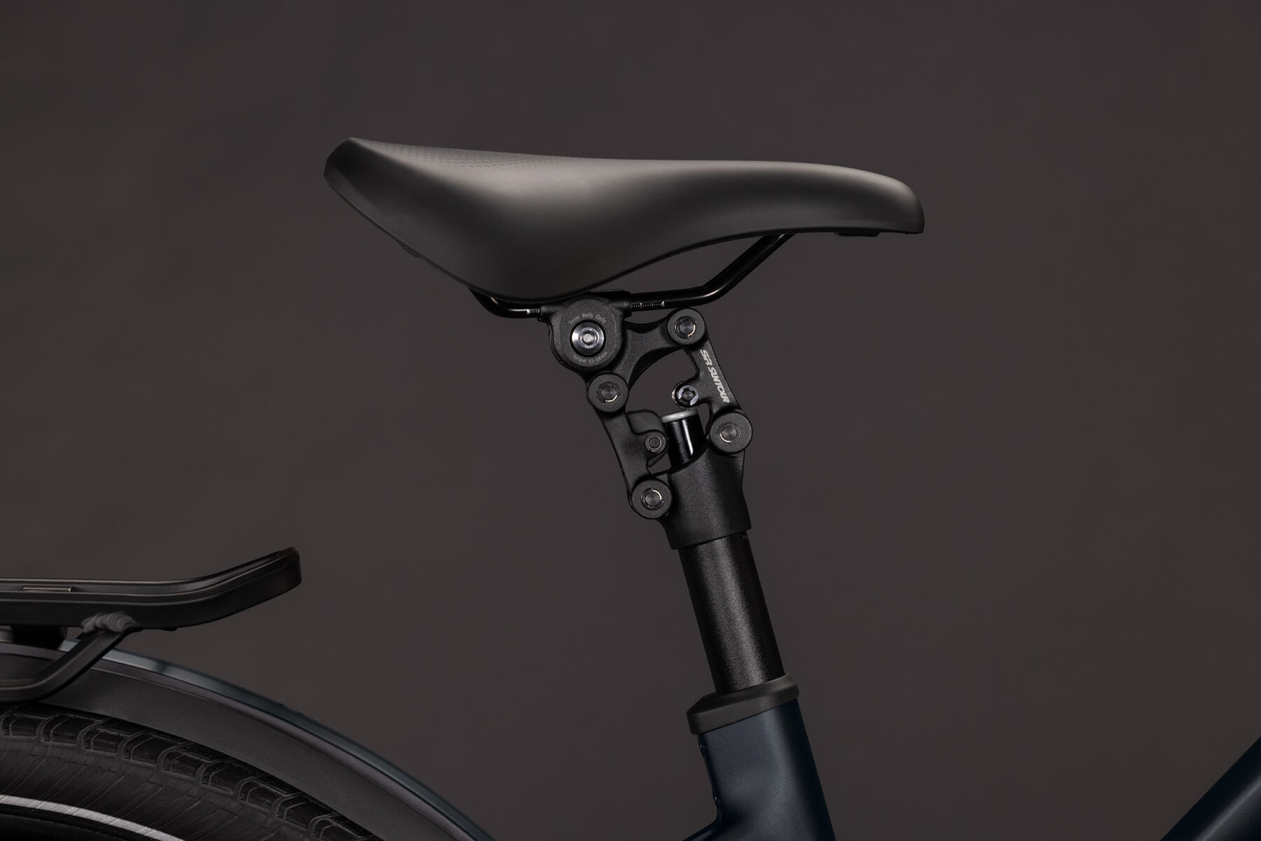 1112201Z-Cube-Kathmandu-Hybrid-Pro-800-coal-n-black-2027-05