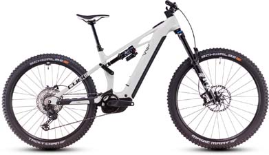 Zu sehen ist ein weißes Cube Stereo Hybrid ONE77 HPC Race E-Bike.