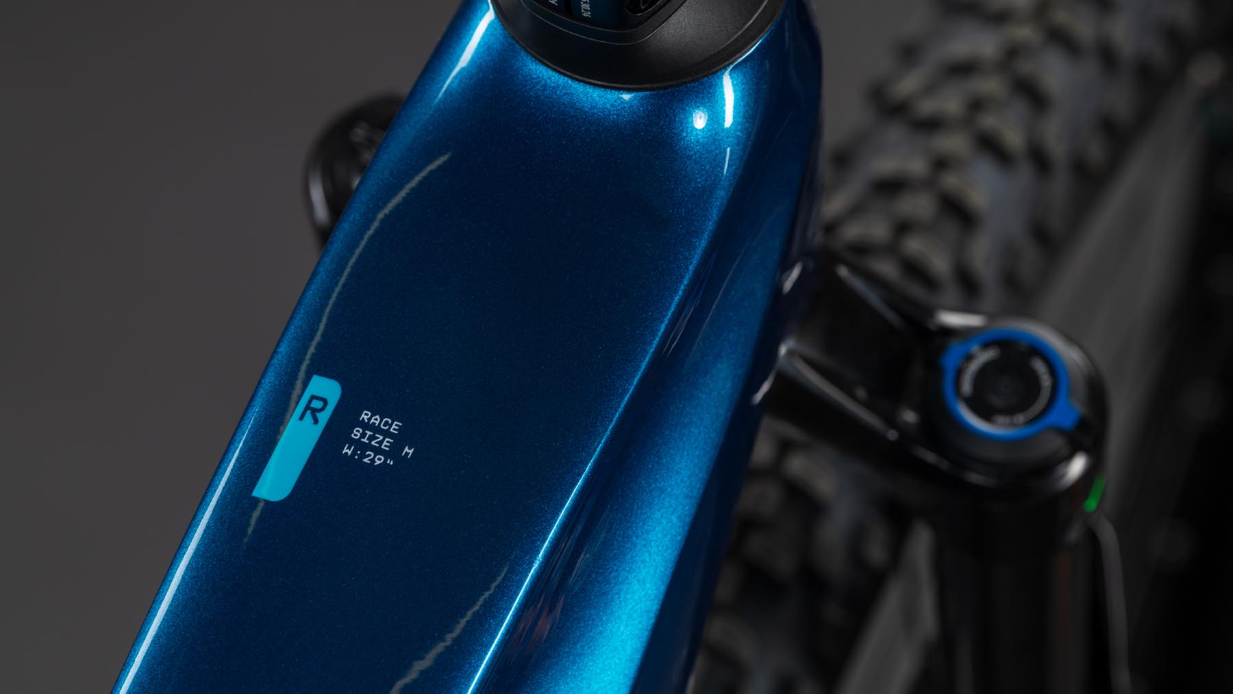 101210-Cube-Stereo-Hybrid-ONE22-Race-800-electricblue-n-white-2026-EBike-Fully-Mountainbike-01