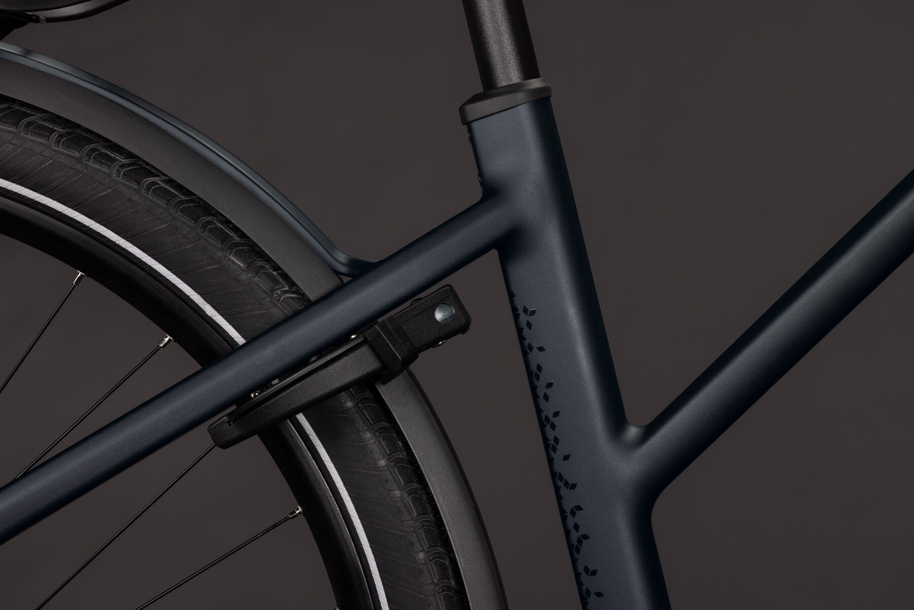 1112201Z-Cube-Kathmandu-Hybrid-Pro-800-coal-n-black-2027-03