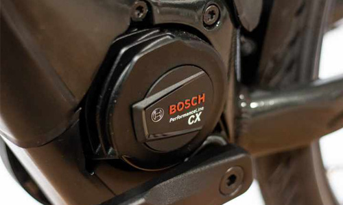 Zu sehen ist eine Nahaufnahme von einem E-Bike Motor, einem Bosch Performance Line CX.
