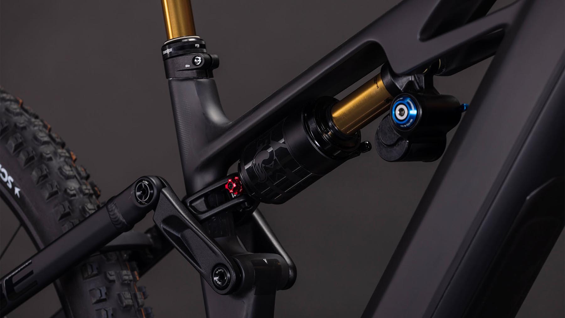103500-Cube-Stereo-Hybrid-ONE77-HPC-AT-800-carbon-n-gold-2026-EBike-Fully-Mountainbike-05