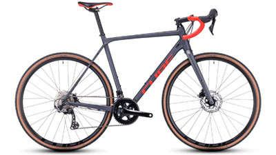 Cube Cross Race Pro Rennrad in Grau mit orangem Schriftzug.