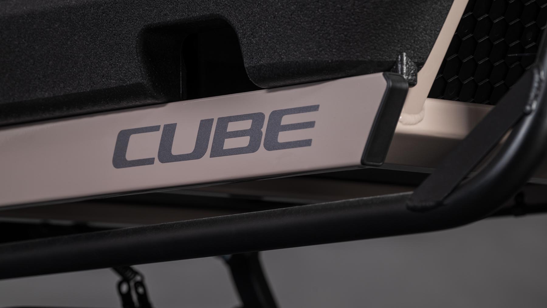 124200-Cube-Cargo-Hybrid-Comfort-Pro-Family-800-oatgrey-n-reflex-2026-EBike-Lastenfahrrad-05